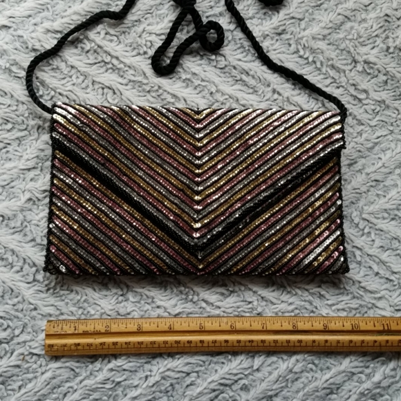 Striking sequined convertible bag - Picture 4 of 4